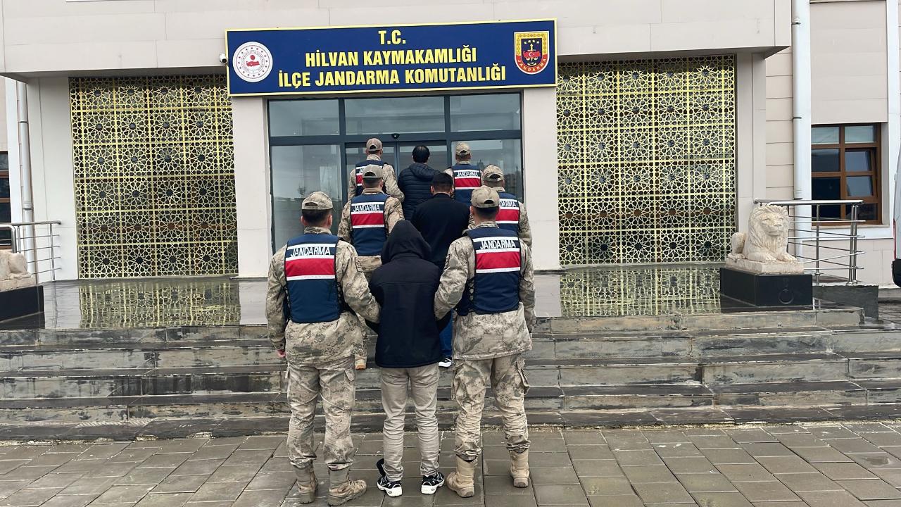 Hilvan’da İş Yerine Baskın: 3 Kişi Tutuklandı