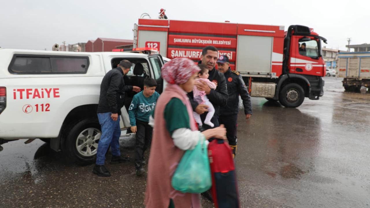 Otogarı Sel Bastı! Mahsur Kalanlar Kurtarıldı