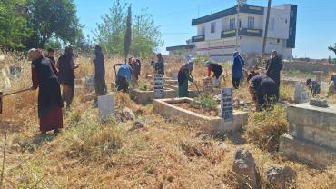 Harran'da Mezarlıklar Yabani Otlardan Temizleniyor