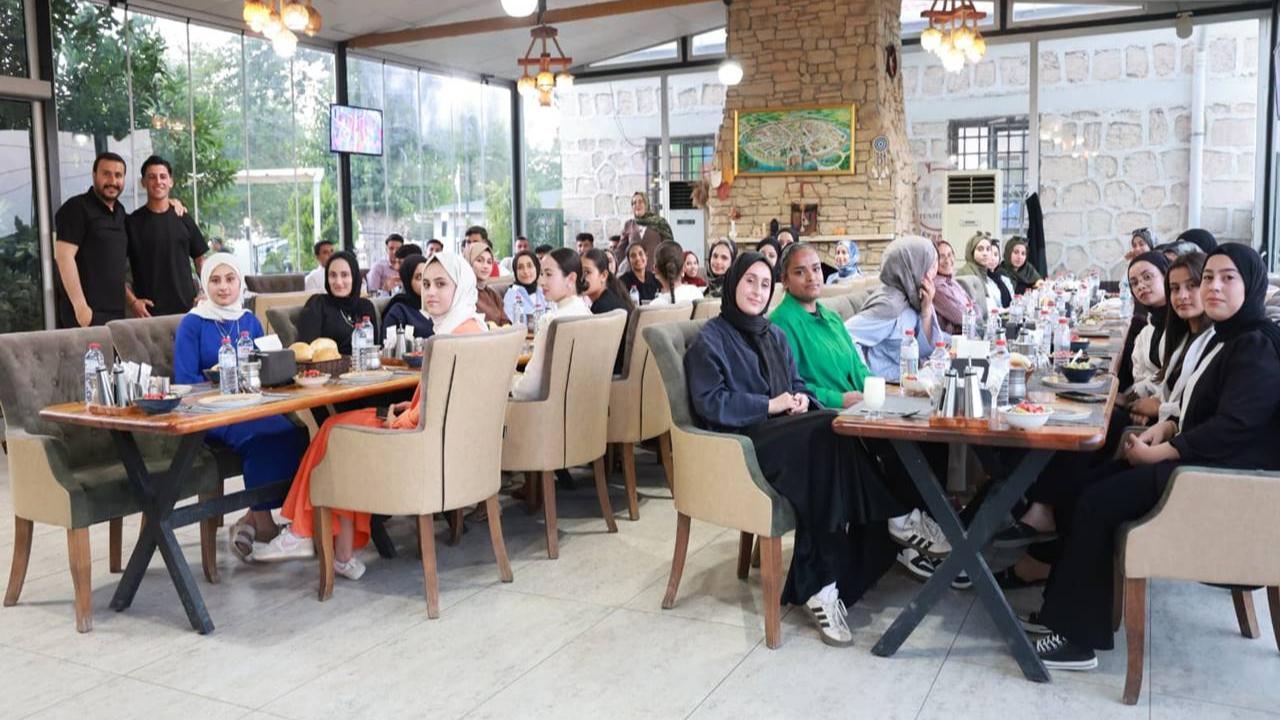 Harran'da Sınav Öncesi YKS Öğrencilerine Moral Yemeği Verildi