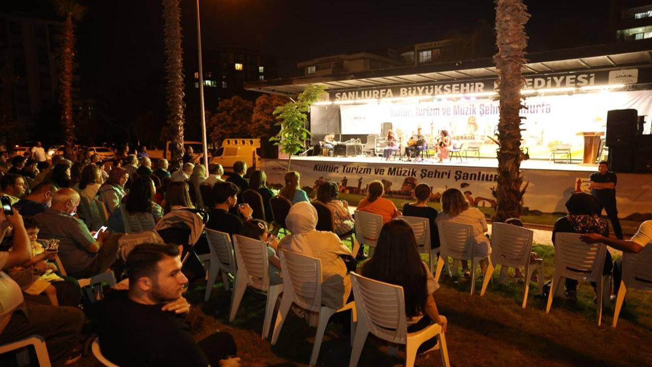 Karaköprü’de Açık Hava Müzik Dinletisi Sanatseverleri Buluşturdu