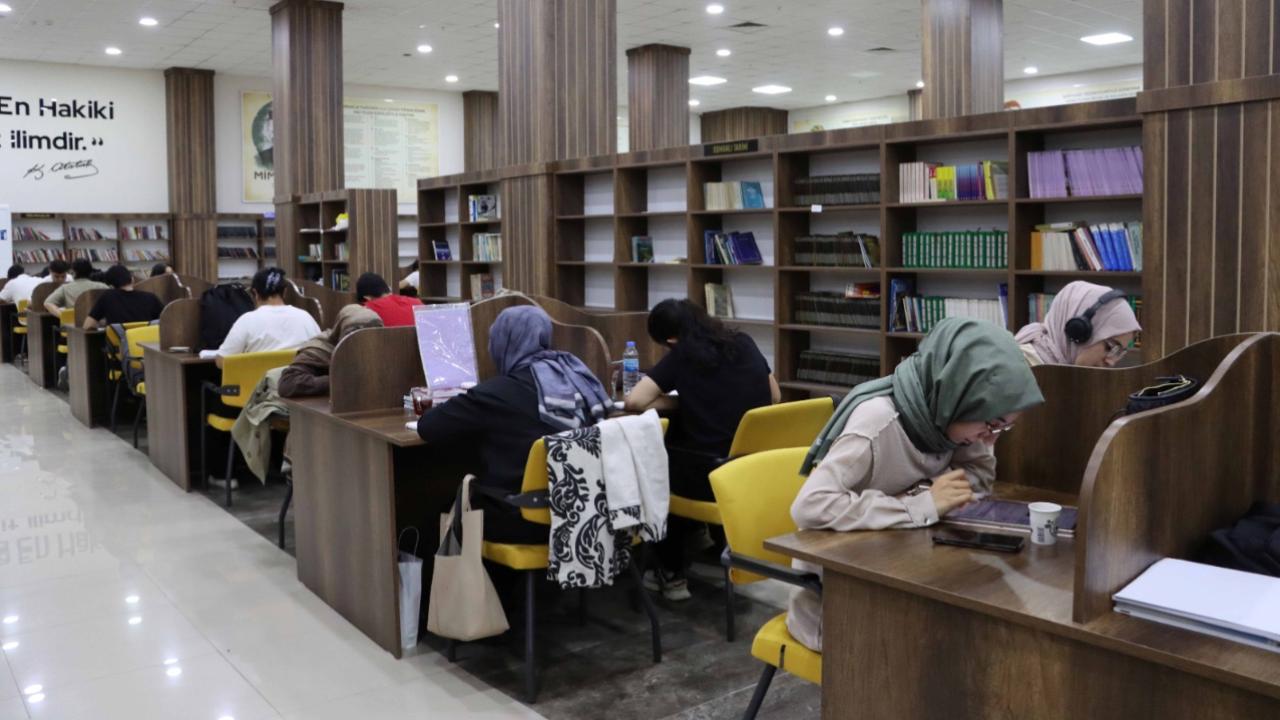 Karaköprü’de Okuma Evlerine Ve Merkez Kütüphane Öğrencilerin Gözdesi Oldu