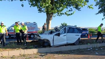Urfa’da Feci Kaza! Otomobil Ağaca Çarptı, 1 Ölü