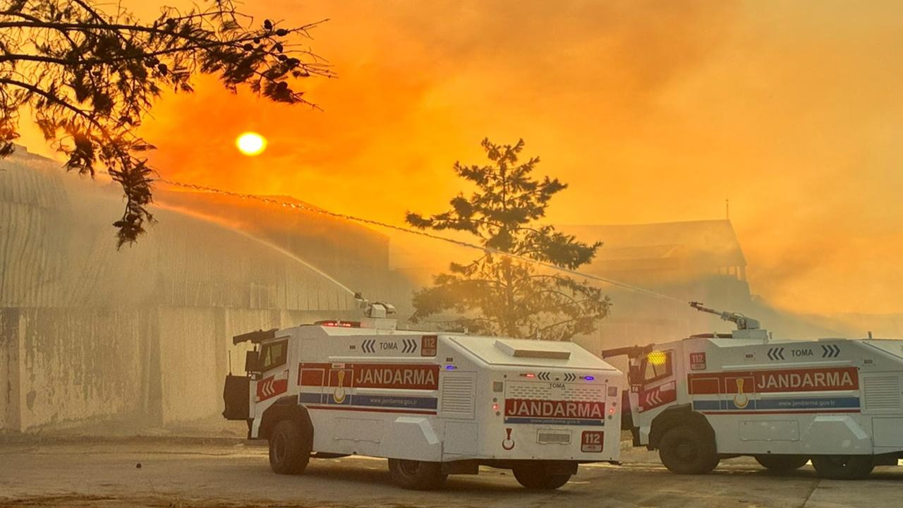 Haliliye'de İş Yeri Yangınına Jandarmadan Hızlı Müdahale