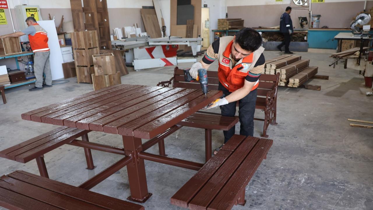 Haliliye'de Parklar Belediye Üretimiyle Güzelleşiyor