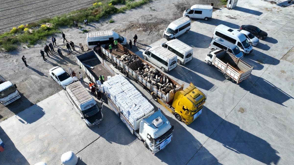 Eyyübiye Belediyesi’nden Tarım İşçisi Ailelere Kurbanlık Ve Yardım Kolisi Dağıtımı