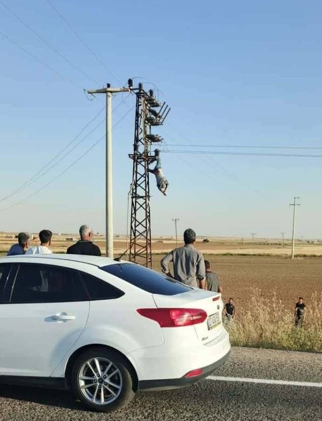 Urfa’da Bir İşçi Elektrik Direğinde Akıma Kapıldı!