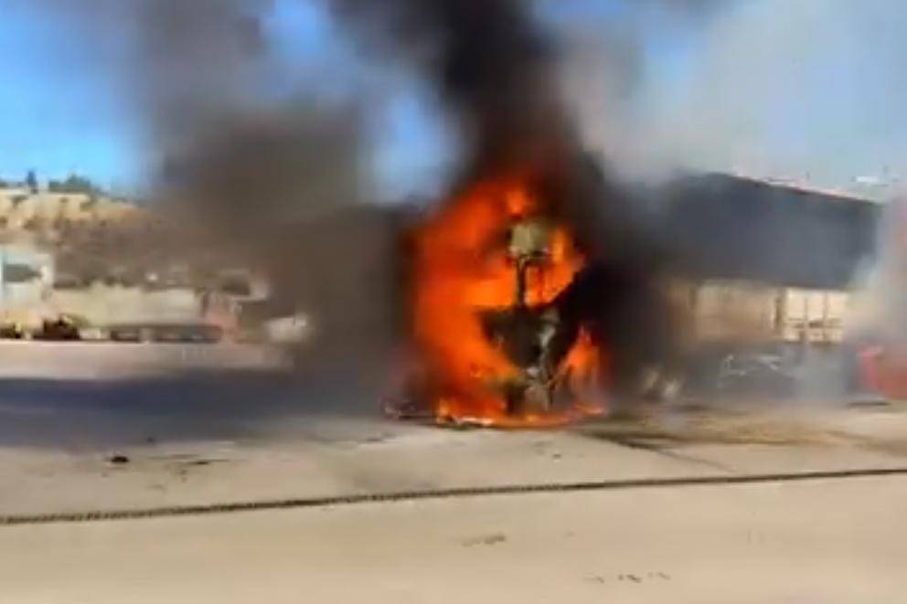 Şanlıurfa’da Saman Yüklü Tır Alev Alev Yandı