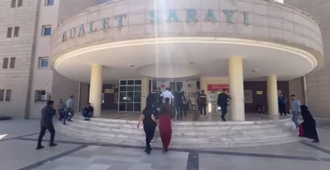 Urfa’da İş Bulma Vaadiyle Dolandırıcılık Yapan Şebekeye Operasyon: 5 Tutuklama