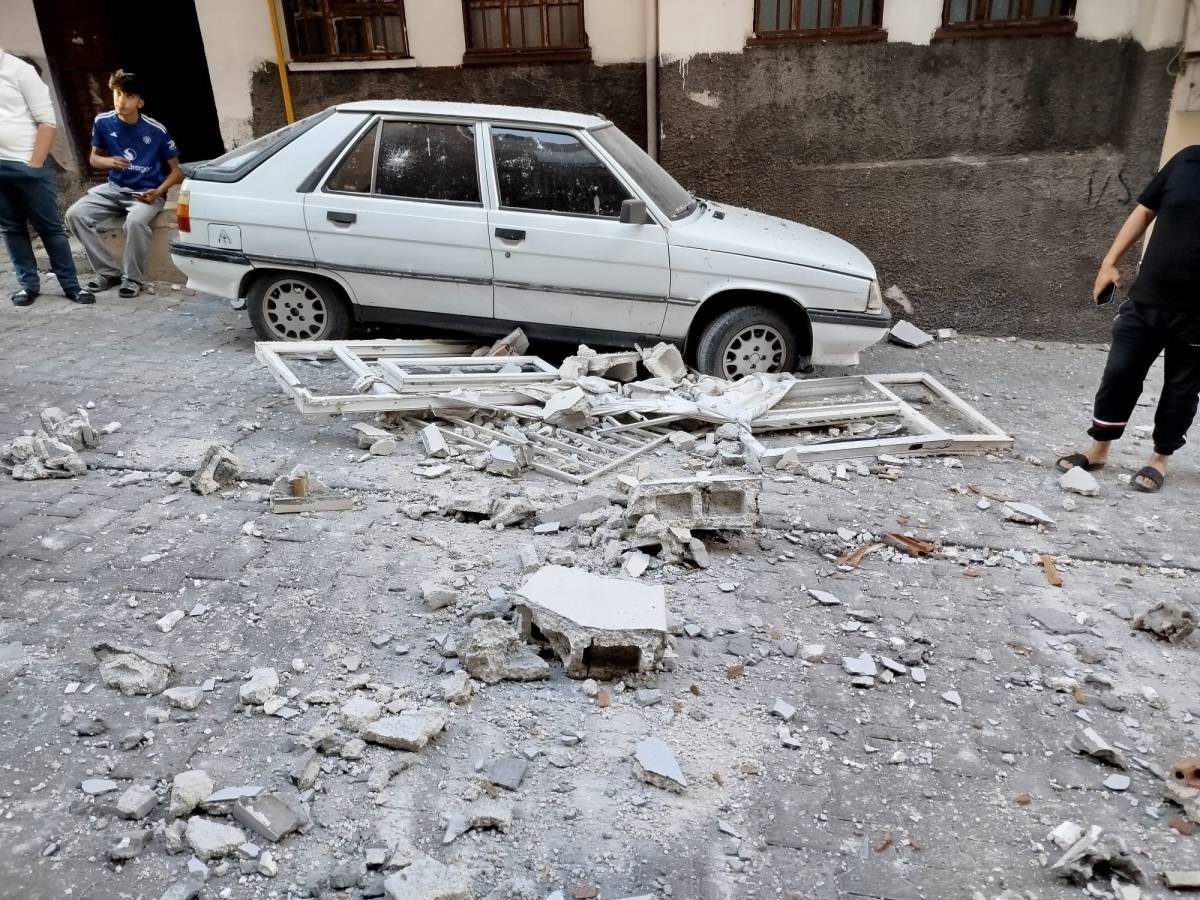 Haliliye’de Apartmanda Patlama: Bir Kişi Yaralandı