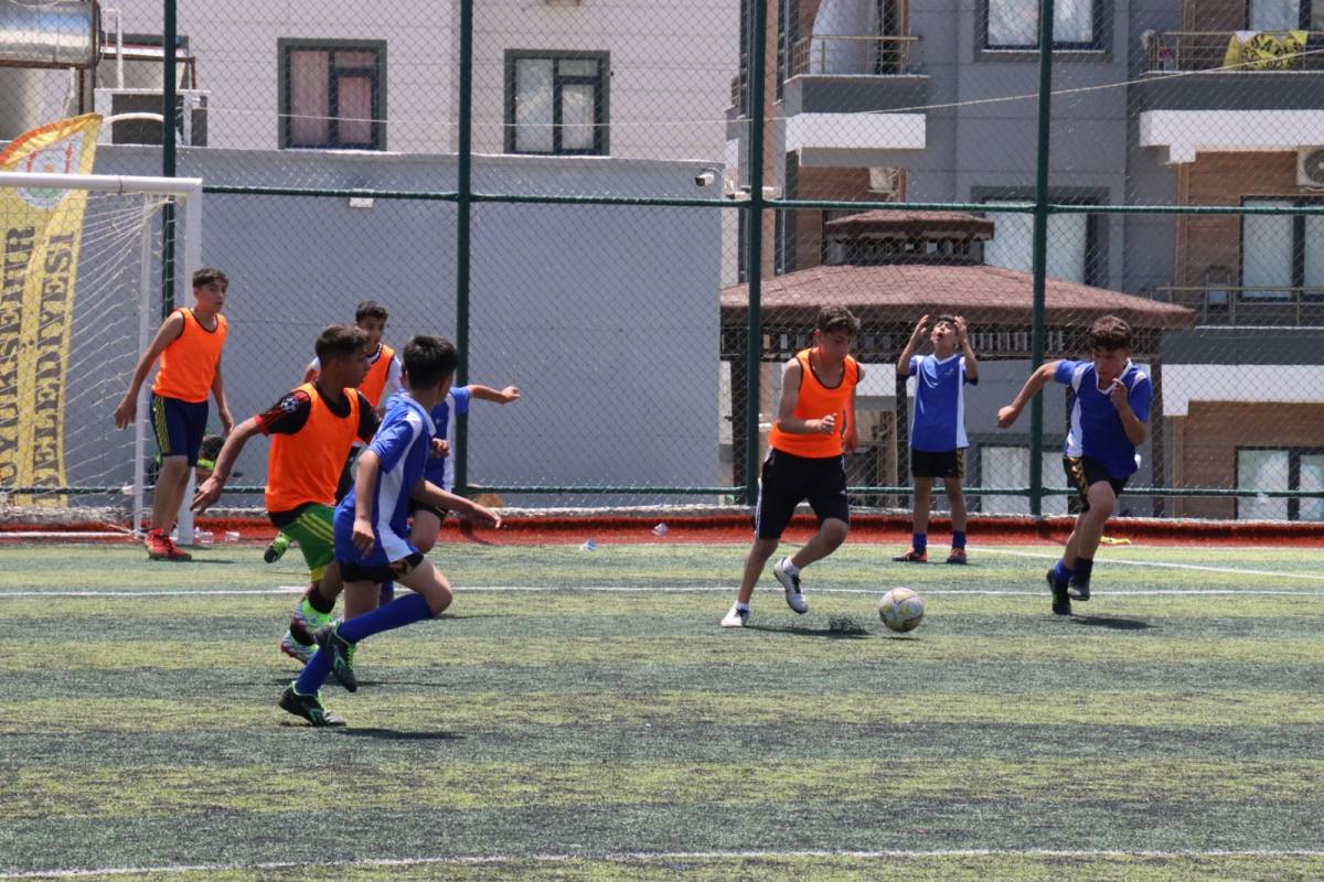 Okullar Arası Futbol Turnuvası Devam Ediyor