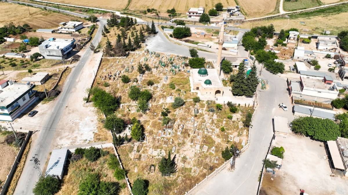 Harran'da Mezarlıklar Yabani Otlardan Temizleniyor