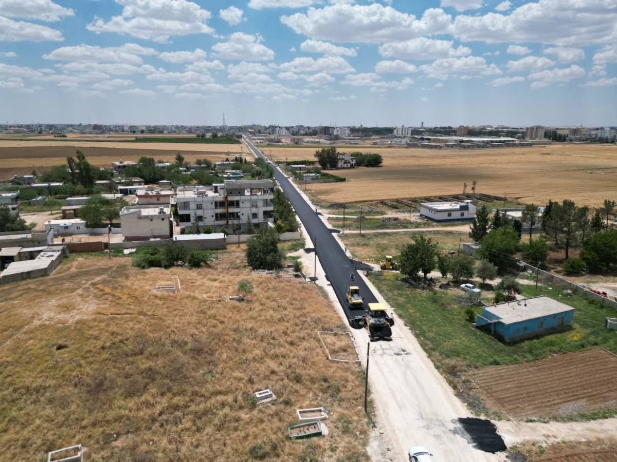 Harran-Akçakale Grup Yolunda Sıcak Asfalt Serimi Başladı