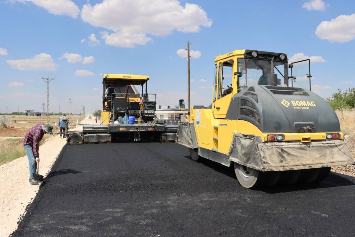 Harran-Akçakale Grup Yolunda Sıcak Asfalt Serimi Başladı