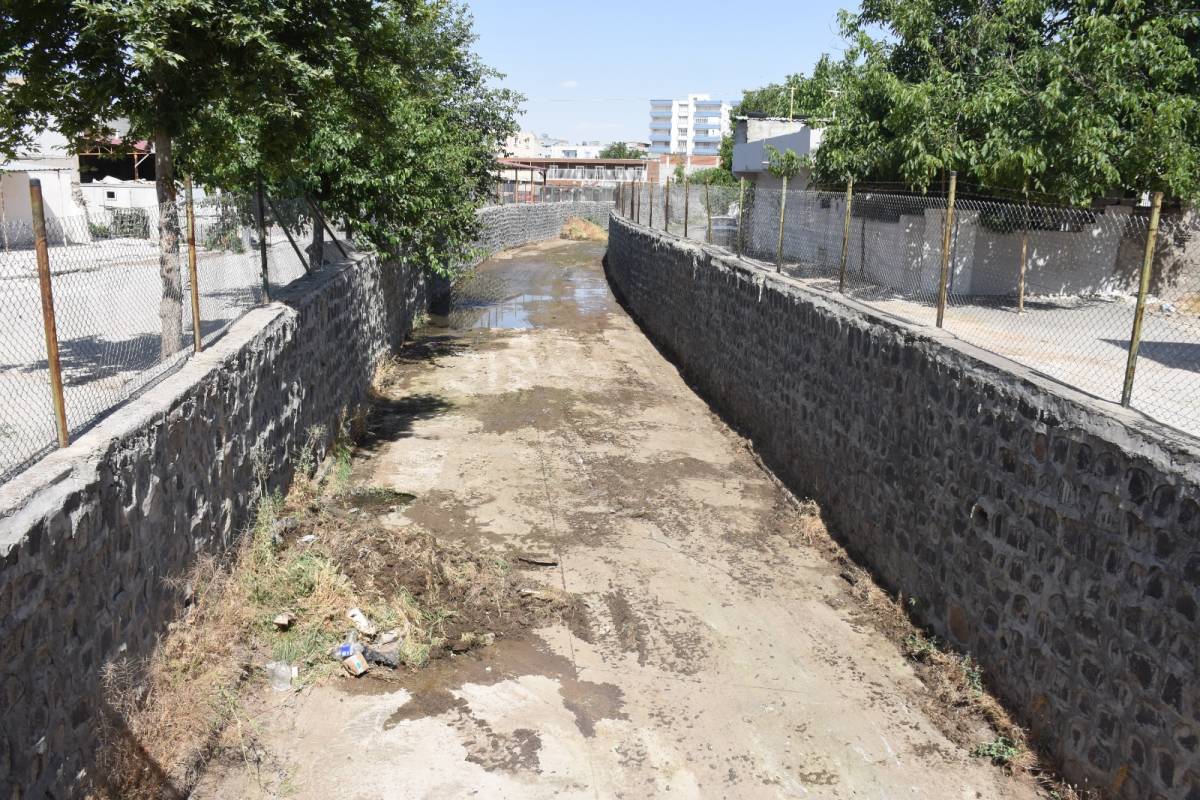Hilvan’da Korçik Deresi Temizleniyor