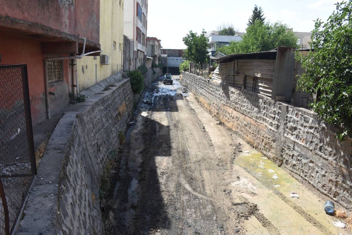 Hilvan’da Korçik Deresi Temizleniyor